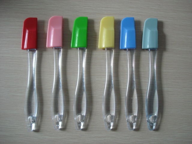 Multi-coloured spatulas